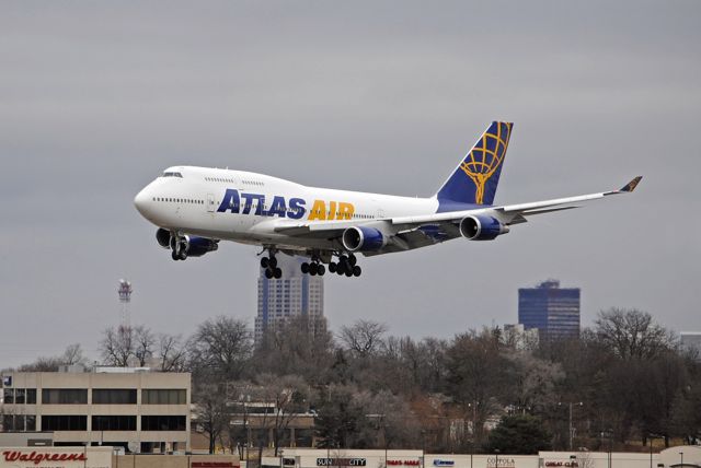 Boeing 747-400 (N465MC) - Arriving back into Des Moines on 12/29/2019 from Orlando carrying the Iowa State football team.