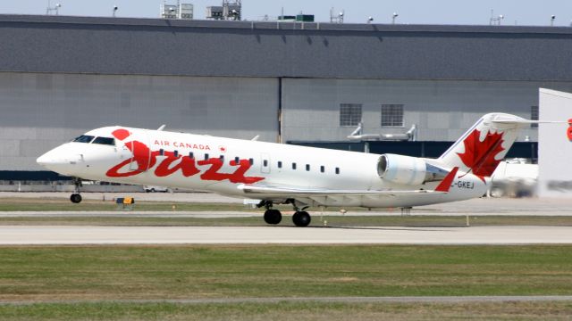 Canadair Regional Jet CRJ-200 (C-GKEJ)