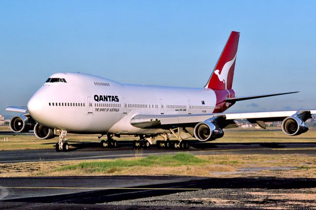 Airbus A330-200 (VH-EBB) - QANTAS - BOEING 747-238B - REG : VH-EBB (CN20010/149) - KINGSFORD SMITH SYDNEY NSW. AUSTRALIA - YSSY 28/6/1988 35MM SLIDE SCANNED AT 6400 DPI