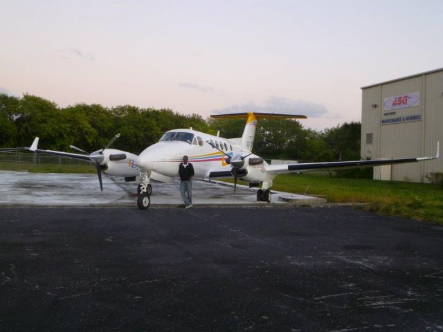 Beechcraft Super King Air 200 (IWY5104)