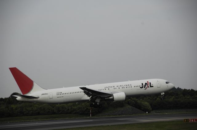 BOEING 767-300 (JA622J) - Approach to Narita Intl Airport Rwy16L on 2013/05/06