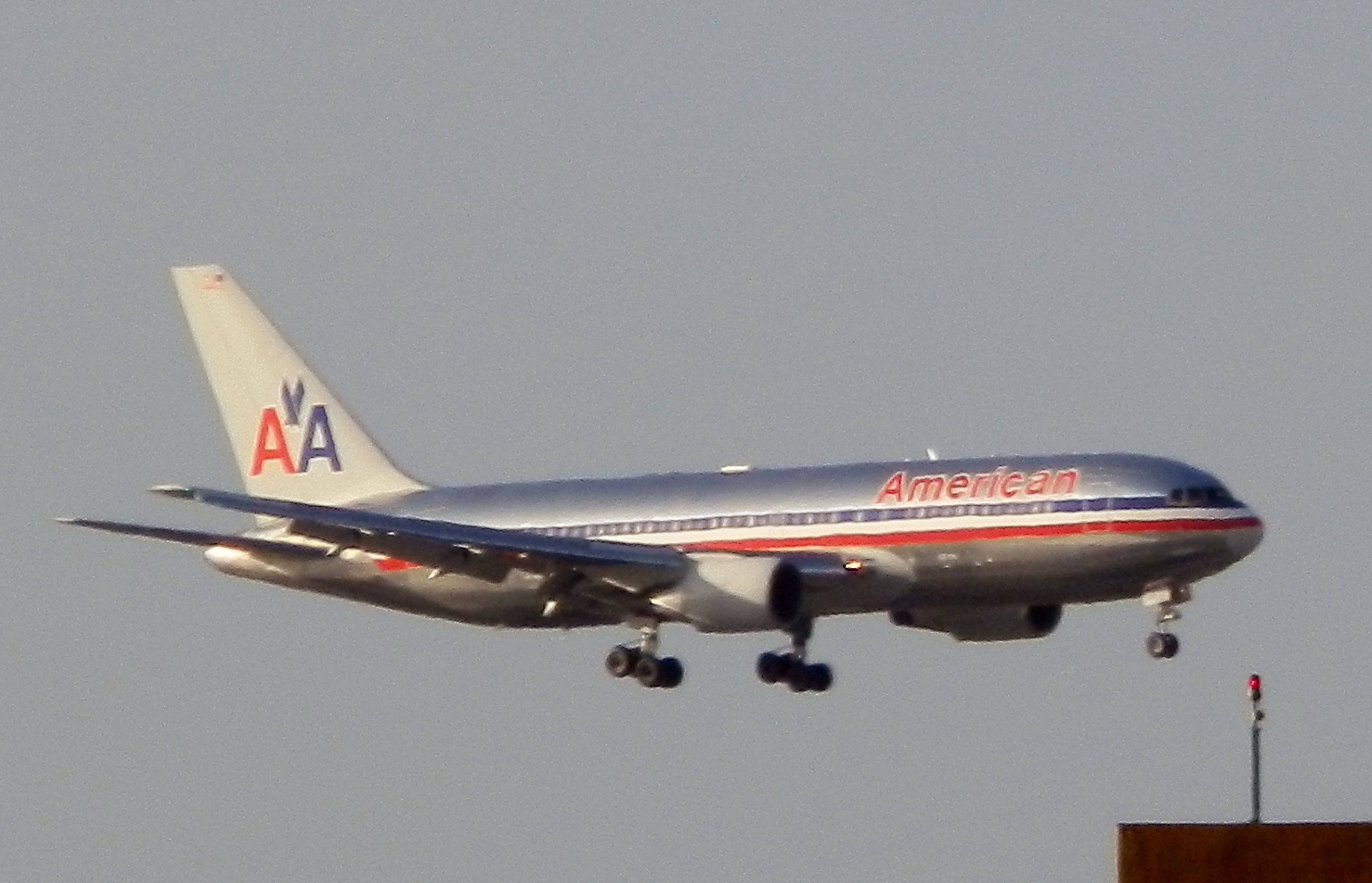 BOEING 767-200 —