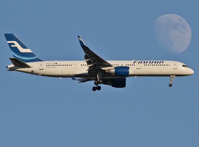 Boeing 757-200 (OH-LBS) - Landing at the YYZ.