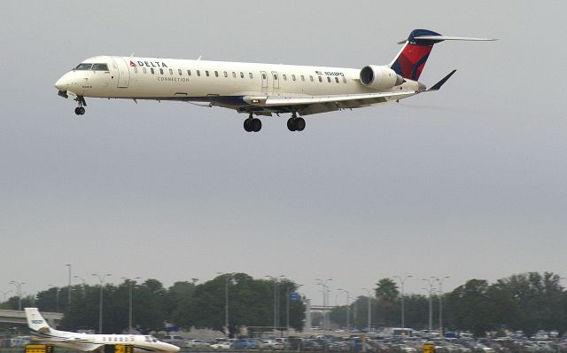 Canadair Regional Jet CRJ-900 (N348PQ)