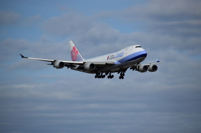 Boeing 747-400 (B-18717) - Taken at the Founders Plaza, while watching planes Land, Onto 16L