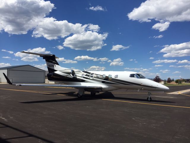 Embraer Phenom 300 (N50WY)