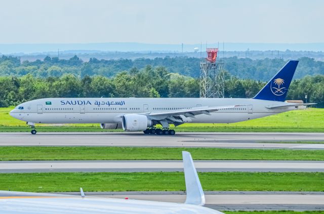 BOEING 777-300 (HZ-AK41)