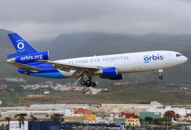 McDonnell Douglas DC-10 (N330AU)