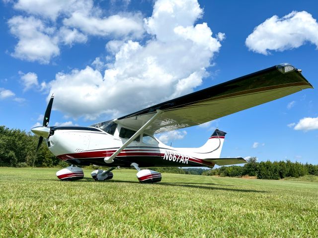 Cessna Skylane (N667AR) - After new paint at PA72