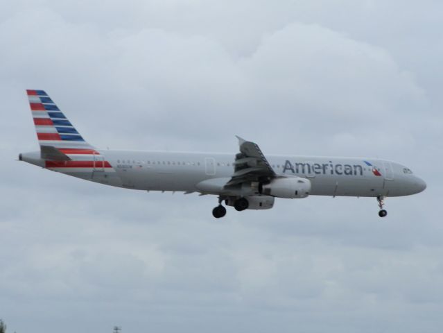 Airbus A321 (N580UW)