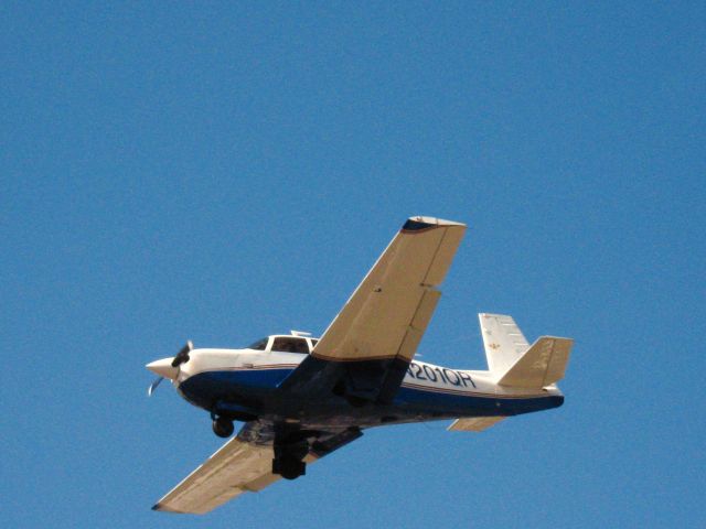 Mooney M-20 (N201QR) - LANDING ON RWY 24
