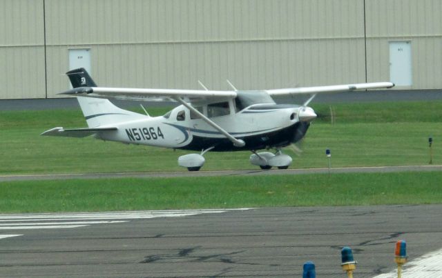 Cessna 206 Stationair (N51964) - Taxi for departure RW08. RELIANT AIR has the lowest fuel price on the Danbury (KDXR) airport.