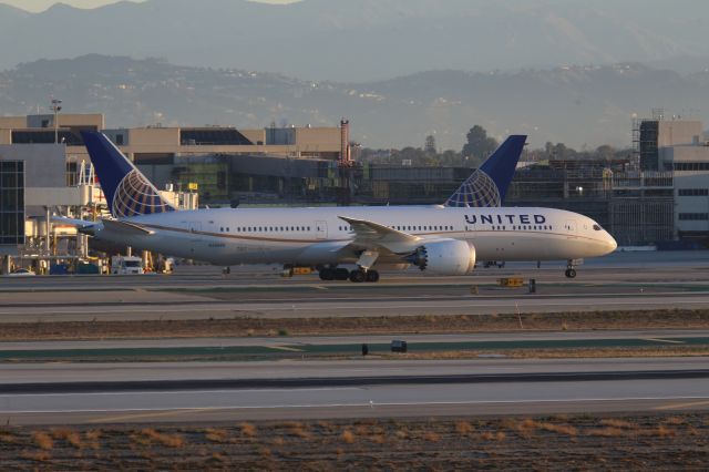 Boeing 787-9 Dreamliner (N38955)