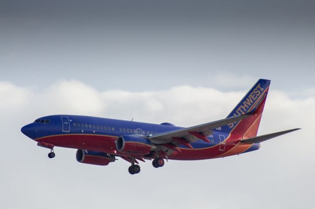 BOEING 737-400 — - Southwest 737-400 landing at LAX