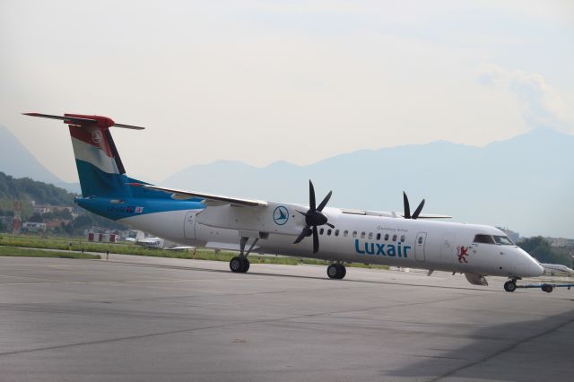 de Havilland Dash 8-400 (LX-LGE)