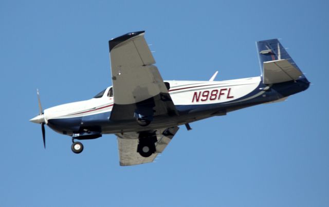 Mooney M-20 (N98FL) - Landing 30L, 07/24/2012