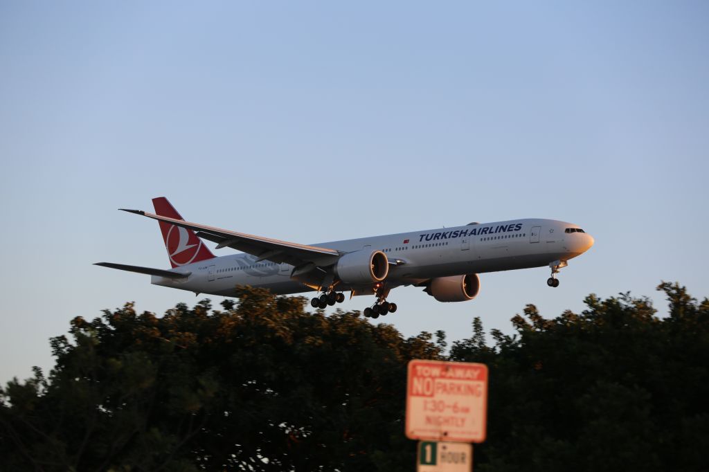 BOEING 777-300ER (TC-JJM)