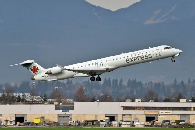 Canadair Regional Jet CRJ-900 (C-FUJZ)