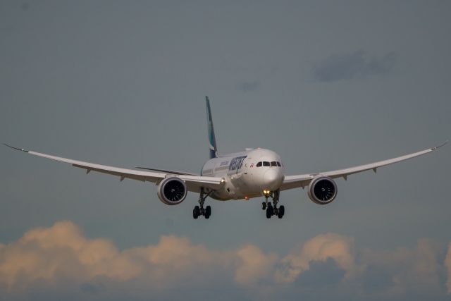 Boeing 787-9 Dreamliner (C-GUDO)