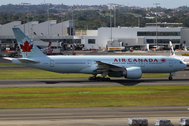 Boeing 777-200 (C-FIVK)