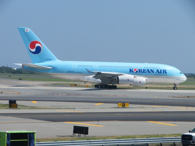 Airbus A380-800 (HL7628) - A Korean A380 begins its takeoff roll for a departure to Seoul, South Korea from JFK.