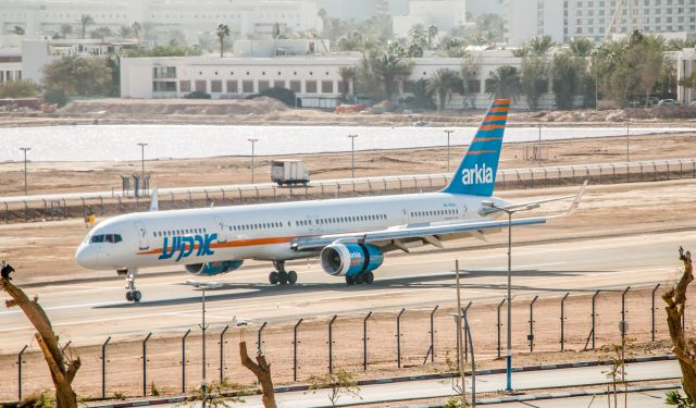 BOEING 757-300 (4X-BAU)