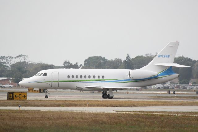 Dassault Falcon 2000 (N1128B) - Dassault Falcon 2000 (N1128B) arrives at Sarasota-Bradenton International Airport