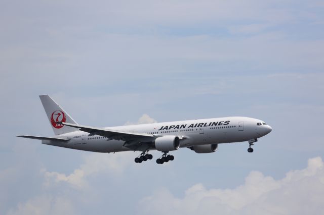 Boeing 777-200 (JA8983)