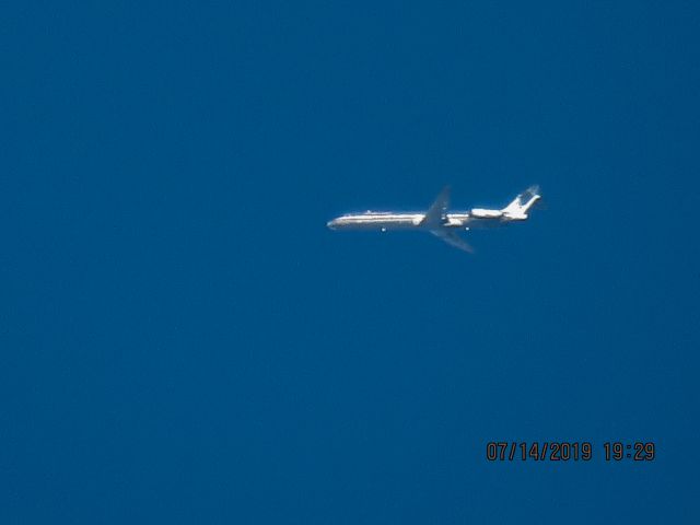 McDonnell Douglas MD-83 (N9677W)