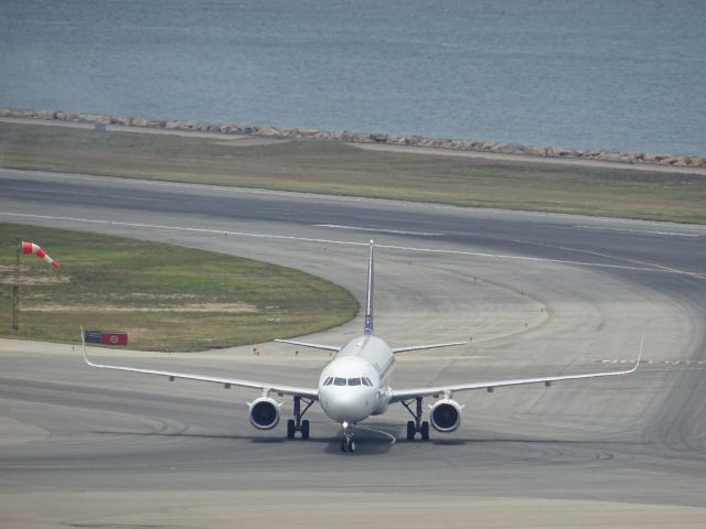 Airbus A321 (RP-C9916)
