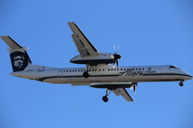 de Havilland Dash 8-400 (N410QX)