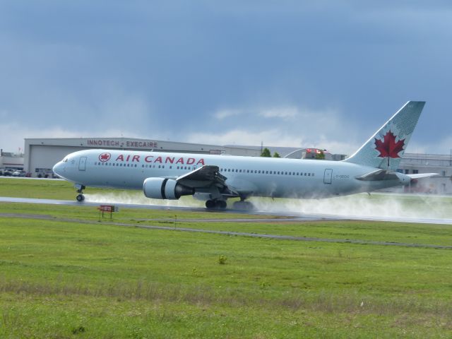 BOEING 767-300 (C-GEOQ)