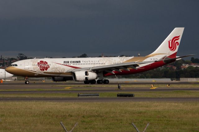 Boeing 777-200 (B-6075) - 10 OCT 2010