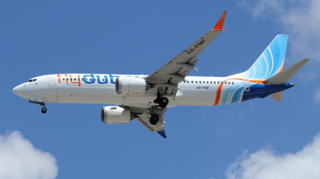 Boeing 737-800 (A6-FMP) - 15/04/2025:br /Flight DXB > TLV, final to runway 30.
