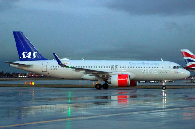 Airbus A320neo (SE-ROR) - Taxiing to Stand 225 on 27-Jan-20 operating flight SAS527 from ESSA.