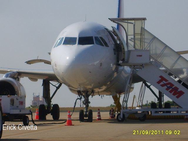 Airbus A319 (PT-TMF)