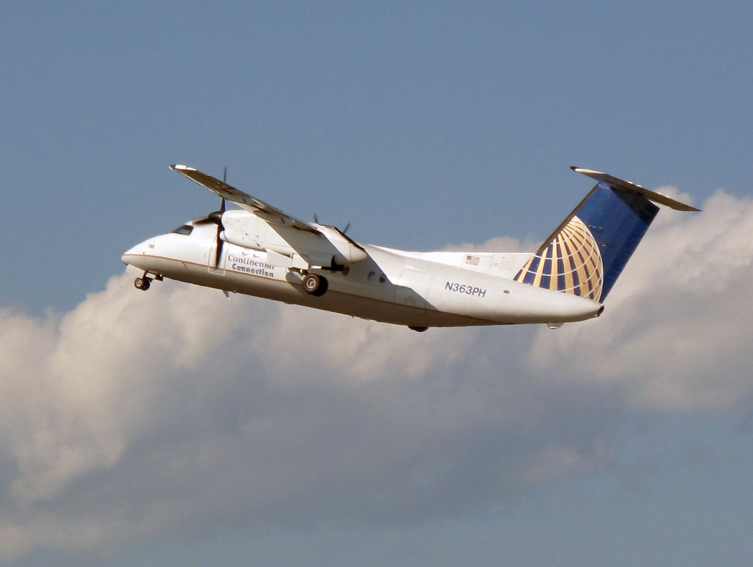 de Havilland Dash 8-200 (N363PH)