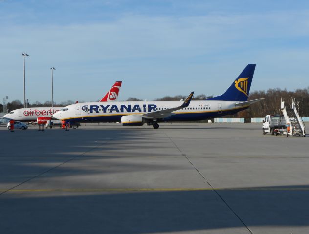 Boeing 737-800 (EI-EVI)