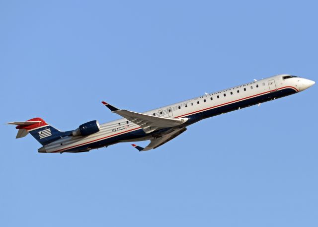 Canadair Regional Jet CRJ-900 (N246LR)