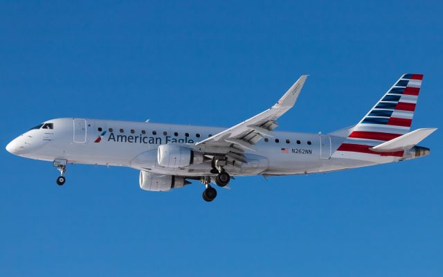 EMBRAER 175 (long wing) (N262NN)