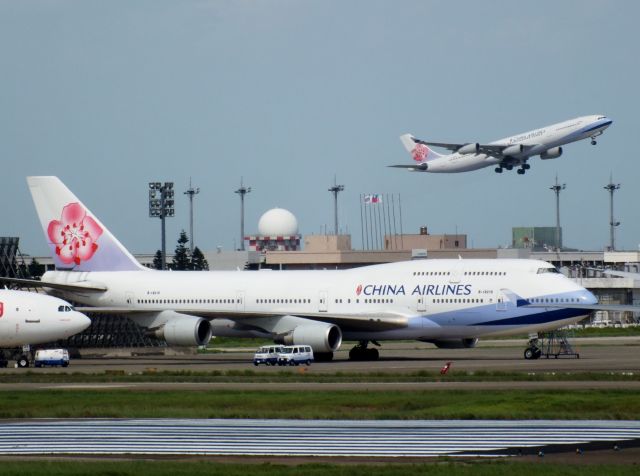 Boeing 747-400 (B-18210)