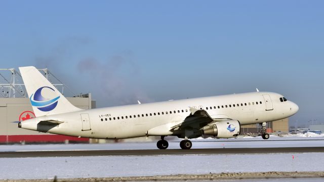 Airbus A320 (LY-VEV)