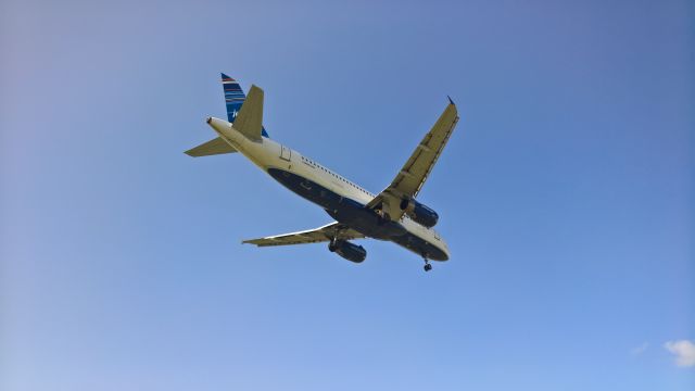 Airbus A320 (N583JB) - Bluesville