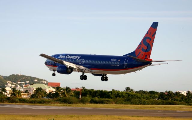 Boeing 737-800 (N808SY)