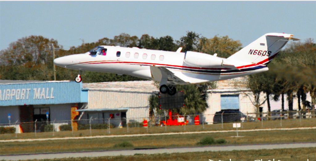 Cessna Citation CJ2+ (N660S) - A 2006 Cessna Citation CJ2+ departing on runway 32 at Sarasota-Bradenton International Airport.