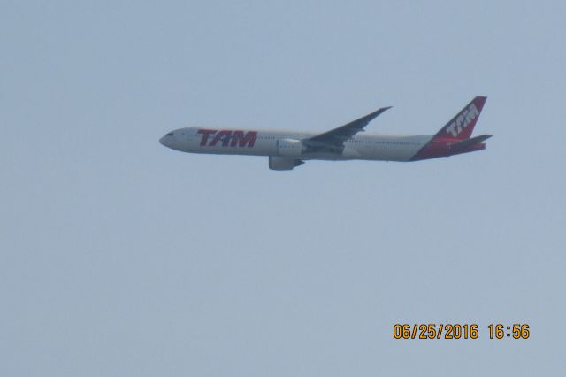 BOEING 777-300 (PT-MVD) - I know these photos will receive 1/5 stars, but get this, I am a kid who doesnt drive and can not access the good plane spotting spots that the "good" photos come from.  Also, I live in the dry deserts of Arizona in restricted airspace. I am only visiting here for family reasons :(