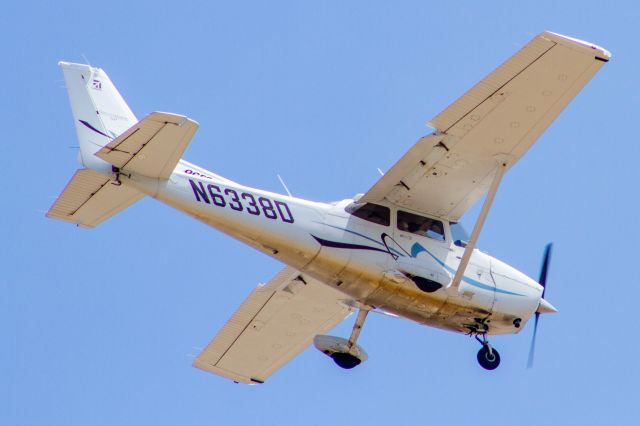 Cessna Skyhawk (N6338D)