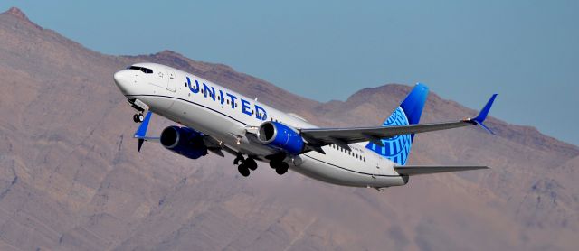 Boeing 737-700 (N12218) - McCarran Las Vegas UAL1497 08DEC20