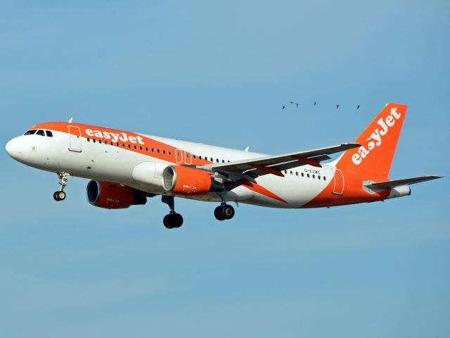 Airbus A320 (G-EZWC)
