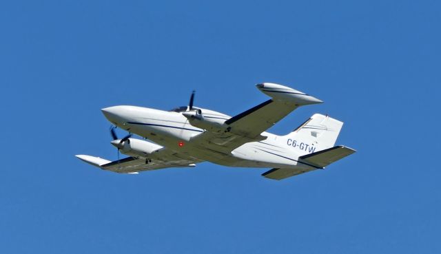 Cessna 402 (C6-GTW)